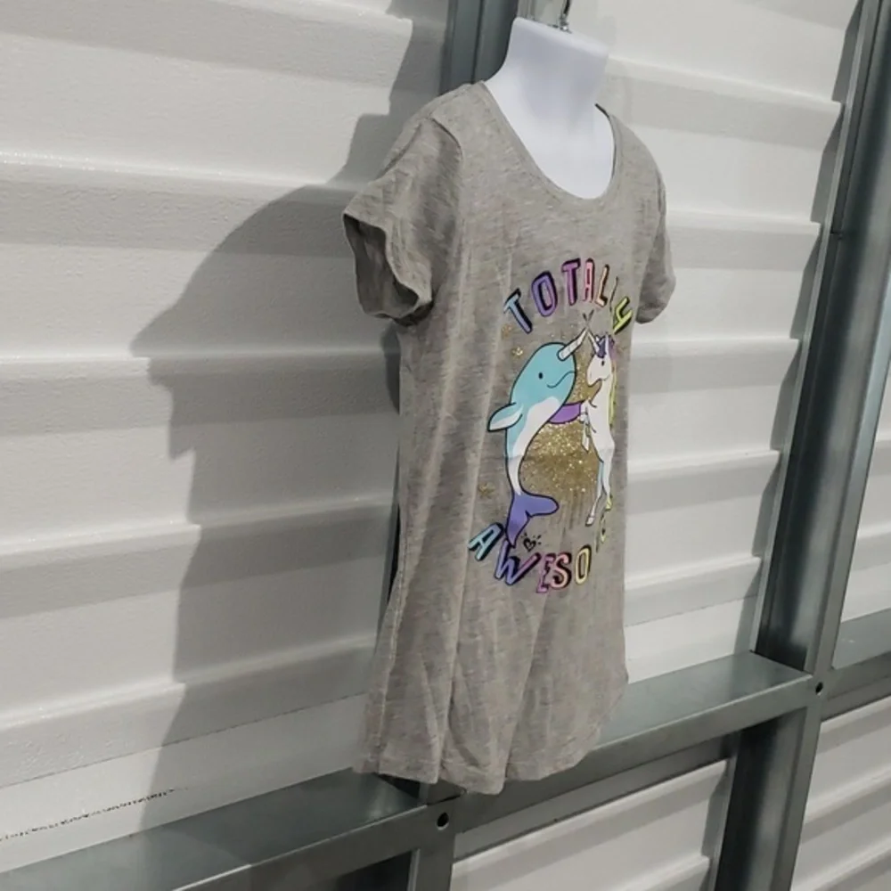 Justice T- shirt Size 8‎